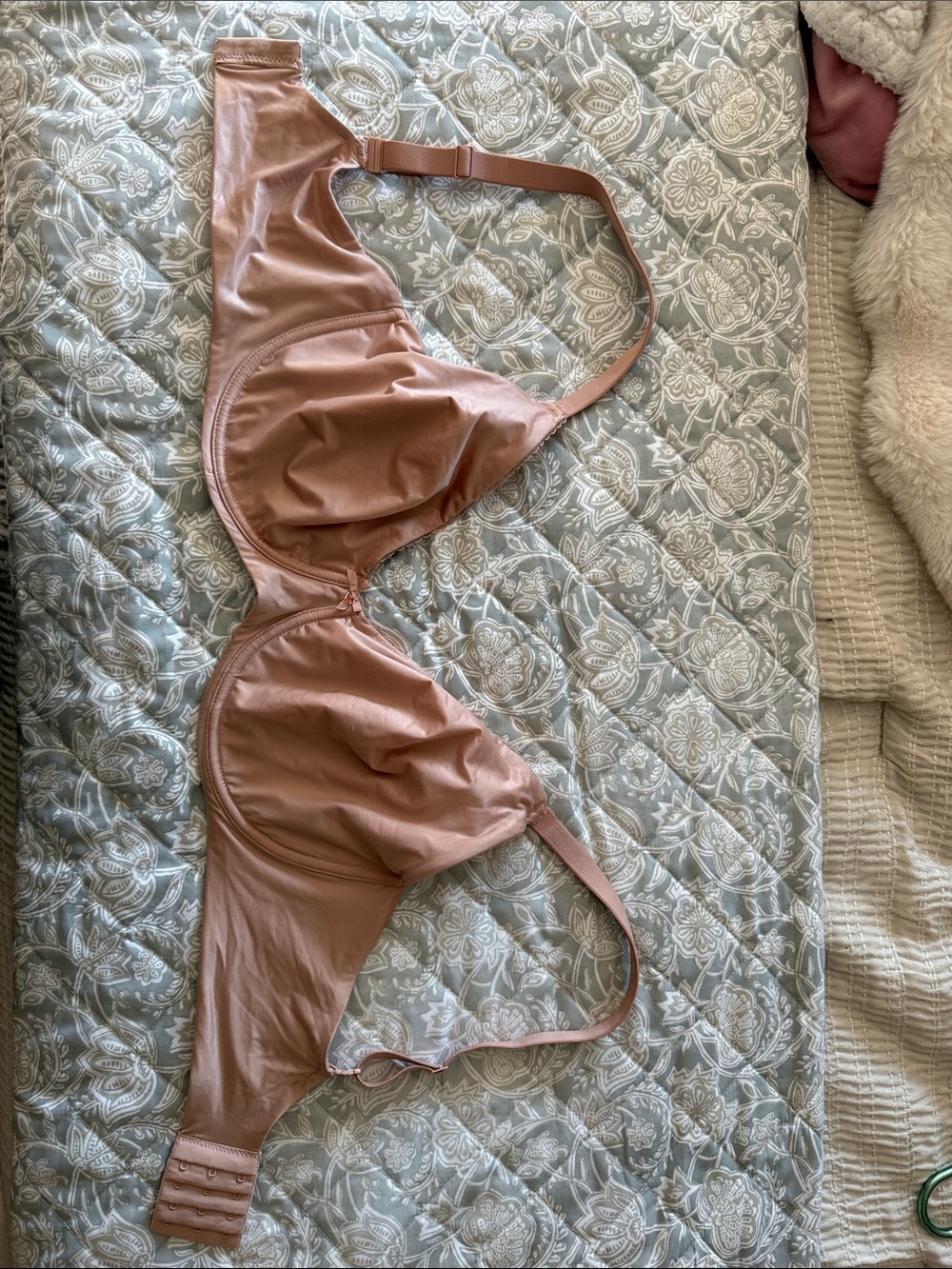 Body by Victoria Invisible Lift Full Coverage Minimizer Bra convertible straps